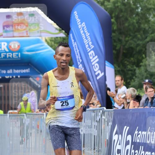 29.06.2025 - hella hamburg halbmarathon Strokosch-Dieckow http://msf.ph/oto/8328018 29.06.2025 10:02:21 Ziel 2, 22, 25 meine-sportfotos.de