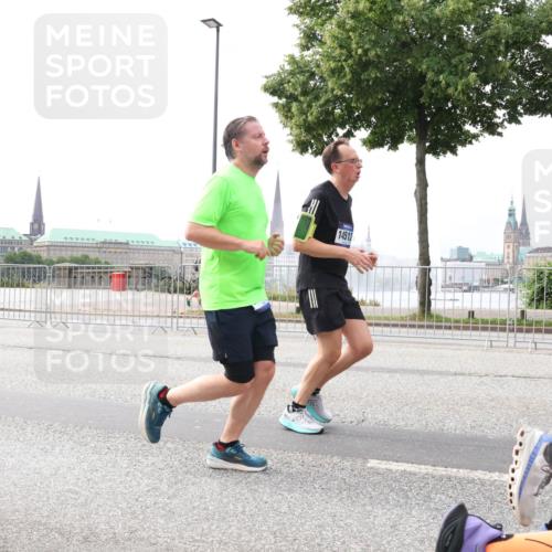 29.06.2025 - hella hamburg halbmarathon Lena Gebhardt http://msf.ph/oto/8328049 29.06.2025 10:23:35 Lombardsbrücke 14512, 1048, 1304, 1362, 1545, 2125, 2489, 2925, 4391, 4646, 4728, 4793, 4990, 5055, 5160, 5358, 5406, 6502, 6747, 6849, 7029, 7820, 8031, 8181, 8676, 8687, 8688, 8716, 8918, 8920, 9301, 9715, 9877, 10649, 10739, 11044, 11300, 11454, 11793, 11798, 11879, 12073, 12874, 13149, 14265, 14338, 14510, 14512, 14521, 14821, 15709, 15739, 15853, 16185, 16251, 16416, 16558, 17013, 17099, 17199, 17207, 17299, 17719 meine-sportfotos.de