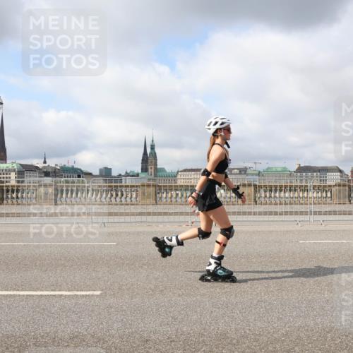 29.06.2025 - hella hamburg halbmarathon Lena Gebhardt http://msf.ph/oto/8328076 29.06.2025 09:08:20 Lombardsbrücke  meine-sportfotos.de