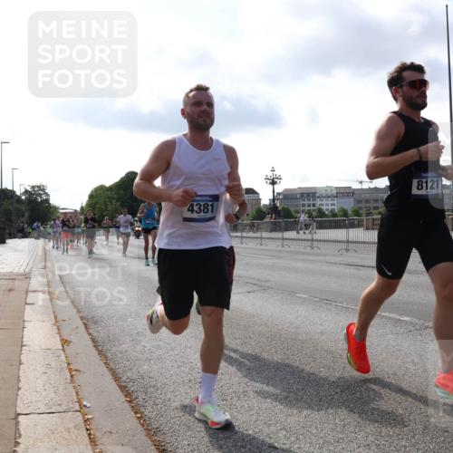 29.06.2025 - hella hamburg halbmarathon Lena Gebhardt http://msf.ph/oto/8328081 29.06.2025 09:48:45 Lombardsbrücke 4381, 8121, 10980, 1042, 1290, 1505, 1571, 1600, 1710, 2262, 2399, 3480, 3547, 4062, 4359, 4381, 5003, 5124, 5307, 5554, 5709, 6993, 7152, 7154, 7310, 7482, 7884, 8002, 8121, 8571, 9403, 9643, 10190, 10404, 10451, 10738, 10793, 10852, 11106, 11177, 11423, 12044, 12051, 12488, 12739, 12916, 13137, 13372, 13483, 13940, 13975, 14875, 15931, 15959 meine-sportfotos.de