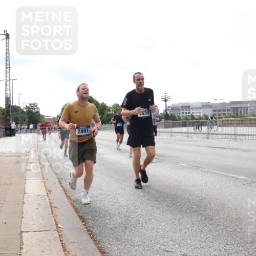 29.06.2025 - hella hamburg halbmarathon Lena Gebhardt http://msf.ph/oto/8328099 29.06.2025 10:12:59 Lombardsbrücke 2891, 8398, 39, 15531, 1020, 1051, 1249, 1610, 1785, 1851, 1939, 2531, 2891, 2942, 2963, 3182, 3218, 3248, 3728, 4532, 4554, 5150, 6207, 6489, 7014, 7873, 7907, 8398, 8405, 8913, 8917, 8971, 9141, 10067, 10402, 11025, 11720, 12456, 13566, 13816, 14404, 14540, 14869, 15012, 15369, 15531, 16030, 16255, 16323, 16437, 16473, 16826, 16911, 17061, 17699, 17988, 17994, 18048, 18178, 18320, 18493, 18530, 18732 meine-sportfotos.de