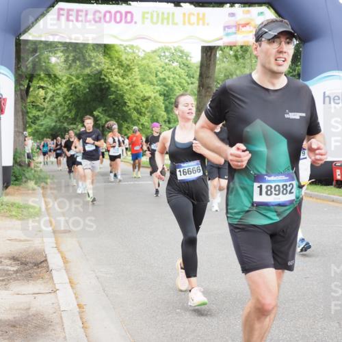 29.06.2025 - hella hamburg halbmarathon MichiJ http://msf.ph/oto/8328112 29.06.2025 10:37:56 Zwischen KM18-KM19 1119, 6027, 6125, 7052, 7269, 8572, 10691, 12016, 13758, 16285, 16666, 16800, 17221, 18960, 18982 meine-sportfotos.de