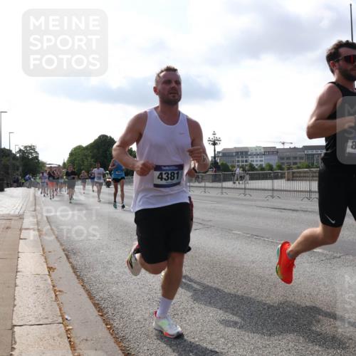 29.06.2025 - hella hamburg halbmarathon Lena Gebhardt http://msf.ph/oto/8328114 29.06.2025 09:48:45 Lombardsbrücke 5003, 4381, 8121, 109, 1042, 1290, 1505, 1571, 1600, 1710, 2262, 2399, 3480, 3547, 4062, 4359, 4381, 5003, 5124, 5307, 5554, 5709, 6993, 7152, 7154, 7310, 7482, 7884, 8002, 8121, 8571, 9403, 9643, 10190, 10404, 10451, 10738, 10793, 10852, 11106, 11177, 11423, 12044, 12051, 12488, 12739, 12916, 13137, 13372, 13483, 13940, 13975, 14875, 15931, 15959 meine-sportfotos.de
