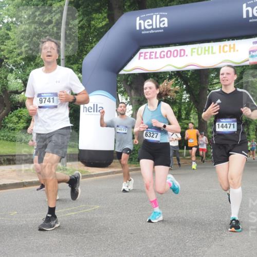 29.06.2025 - hella hamburg halbmarathon KatJ http://msf.ph/oto/8328187 29.06.2025 10:46:46 Zwischen KM18-KM19 2426, 3780, 6327 meine-sportfotos.de