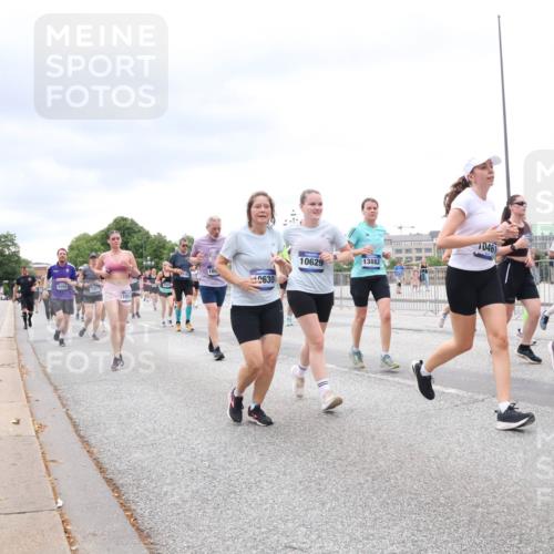 29.06.2025 - hella hamburg halbmarathon Lena Gebhardt http://msf.ph/oto/8328190 29.06.2025 10:57:56 Lombardsbrücke 9394, 1057, 10629, 13882, 105, 0630, 4830, 1046, 6916, 1123, 1242, 1248, 1265, 1388, 1643, 2015, 2169, 2273, 2275, 2451, 2567, 2900, 3191, 3385, 3433, 3644, 3750, 3936, 3954, 4059, 4197, 4429, 4521, 4830, 5104, 5117, 5632, 5676, 5736, 5782, 6316, 6337, 6827, 6857, 6916, 7172, 7193, 7262, 7556, 7720, 7783, 7977, 7990, 8035, 8159, 8386, 8439, 8440, 8441, 8442, 8474, 8512, 8708, 8713, 8773, 8873, 8888, 9059, 9180, 9233, 9318, 9319, 9394, 9398, 9436, 9481, 9496, 9613, 9832 meine-sportfotos.de