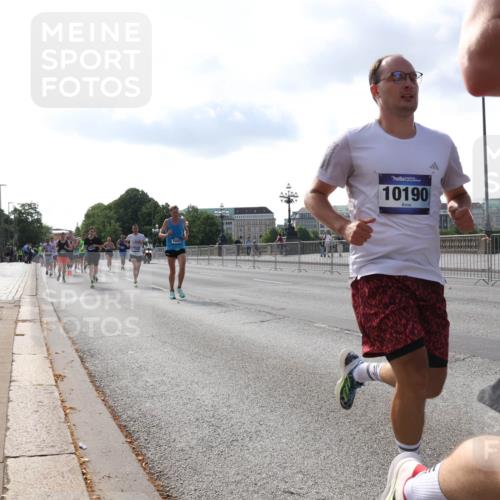 29.06.2025 - hella hamburg halbmarathon Lena Gebhardt http://msf.ph/oto/8328196 29.06.2025 09:48:46 Lombardsbrücke 5003, 10190, 1042, 1290, 1505, 1571, 1600, 1710, 2262, 2399, 2797, 3480, 3547, 4062, 4359, 4381, 5003, 5124, 5307, 5554, 5709, 6047, 6993, 7152, 7154, 7310, 7482, 7884, 8002, 8121, 8571, 9403, 9640, 9643, 10190, 10404, 10451, 10738, 10793, 10852, 11106, 11177, 11423, 12044, 12051, 12091, 12488, 12739, 12916, 13137, 13372, 13483, 13755, 13940, 13975, 15931, 15959 meine-sportfotos.de