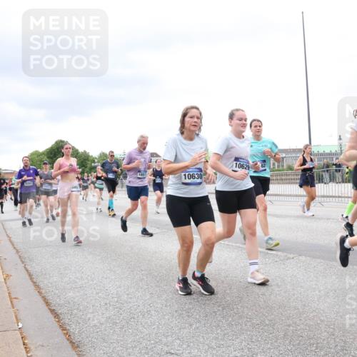 29.06.2025 - hella hamburg halbmarathon Lena Gebhardt http://msf.ph/oto/8328208 29.06.2025 10:57:56 Lombardsbrücke 9394, 2451, 105, 10513, 10630, 10629, 10461, 1123, 1242, 1248, 1265, 1388, 1643, 2015, 2169, 2273, 2275, 2451, 2567, 2900, 3191, 3385, 3433, 3644, 3750, 3936, 3954, 4059, 4197, 4429, 4521, 4830, 5104, 5117, 5632, 5676, 5736, 5782, 6316, 6337, 6827, 6857, 6916, 7172, 7193, 7262, 7556, 7720, 7783, 7977, 7990, 8035, 8159, 8386, 8439, 8440, 8441, 8442, 8474, 8512, 8708, 8713, 8773, 8873, 8888, 9059, 9180, 9233, 9318, 9319, 9394, 9398, 9436, 9481, 9496, 9613, 9832 meine-sportfotos.de