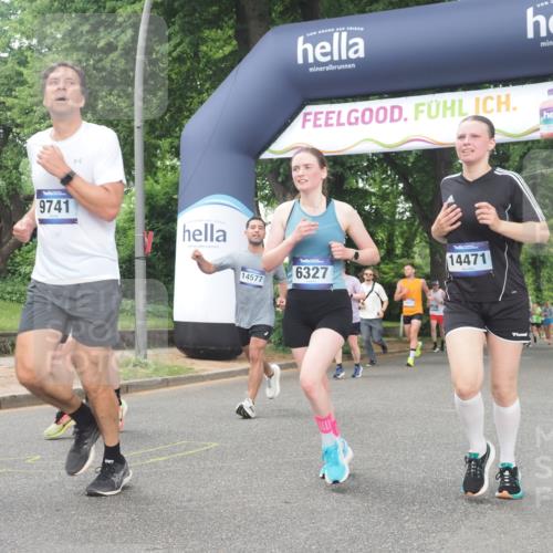 29.06.2025 - hella hamburg halbmarathon KatJ http://msf.ph/oto/8328240 29.06.2025 10:46:46 Zwischen KM18-KM19 2426, 3780, 6327 meine-sportfotos.de