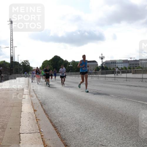 29.06.2025 - hella hamburg halbmarathon Lena Gebhardt http://msf.ph/oto/8328255 29.06.2025 09:48:47 Lombardsbrücke 5003, 1042, 1290, 1505, 1571, 1600, 1710, 2262, 2399, 2797, 3480, 3547, 4062, 4359, 4381, 5003, 5124, 5307, 5554, 5709, 6047, 6993, 7152, 7154, 7310, 7482, 7743, 7884, 8002, 8121, 8571, 9403, 9640, 9643, 10190, 10404, 10451, 10738, 10793, 10852, 11106, 11177, 11423, 12044, 12051, 12091, 12488, 12739, 12916, 13137, 13372, 13483, 13755, 13940, 13975, 15931 meine-sportfotos.de