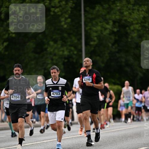 29.06.2025 - hella hamburg halbmarathon Dr. Thomas Lammeyer http://msf.ph/oto/8328270 29.06.2025 10:39:35 Kennedybrücke 1821, 1849, 2198, 2787, 3170, 3958, 4333, 4564, 4696, 4703, 4965, 5027, 5147, 5793, 6029, 6189, 6365, 6379, 6397, 6471, 6746, 6803, 6859, 7386, 7733, 8249, 8296, 9342, 9803, 10358, 10360, 10393, 10652, 11320, 11359 meine-sportfotos.de