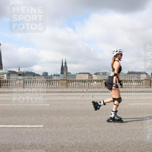 29.06.2025 - hella hamburg halbmarathon Lena Gebhardt http://msf.ph/oto/8328271 29.06.2025 09:08:20 Lombardsbrücke  meine-sportfotos.de