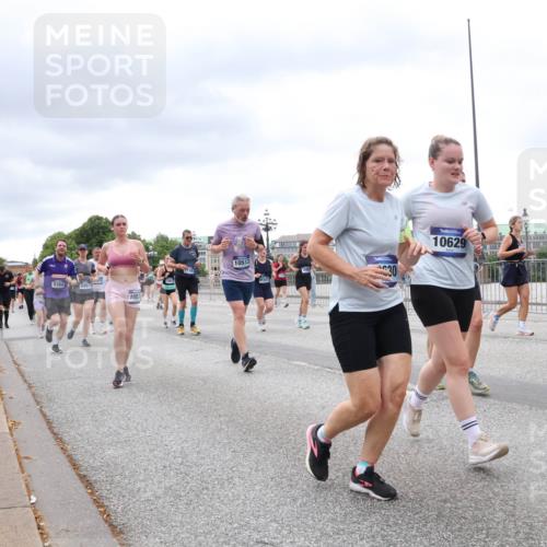 29.06.2025 - hella hamburg halbmarathon Lena Gebhardt http://msf.ph/oto/8328284 29.06.2025 10:57:56 Lombardsbrücke 9394, 2451, 105, 10513, 10629, 17, 1123, 1242, 1248, 1265, 1388, 1643, 2015, 2169, 2273, 2275, 2451, 2567, 2900, 3191, 3385, 3433, 3644, 3750, 3936, 3954, 4059, 4197, 4429, 4521, 4830, 5104, 5117, 5632, 5676, 5736, 5782, 6316, 6337, 6827, 6857, 6916, 7172, 7193, 7262, 7556, 7720, 7783, 7977, 7990, 8035, 8159, 8386, 8439, 8440, 8441, 8442, 8474, 8512, 8708, 8713, 8773, 8873, 8888, 9059, 9180, 9233, 9318, 9319, 9394, 9398, 9436, 9481, 9496, 9613, 9832 meine-sportfotos.de