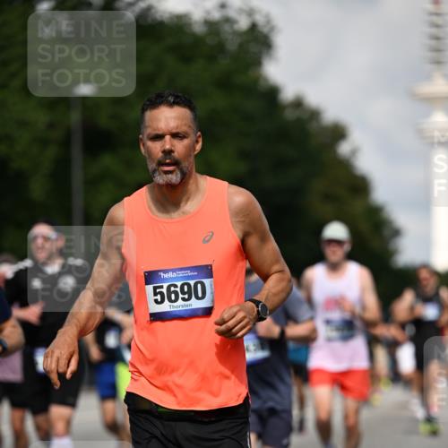 29.06.2025 - hella hamburg halbmarathon Dr. Thomas Lammeyer http://msf.ph/oto/8328317 29.06.2025 09:55:45 Kennedybrücke 1057, 1312, 1353, 1569, 1604, 1763, 3305, 3437, 3618, 3697, 4565, 4871, 5047, 5231, 5336, 5690, 5987, 6373, 6700, 6711, 7185, 7710, 8564, 9444, 9547, 9659, 10493, 10691, 10978, 11021, 11062 meine-sportfotos.de