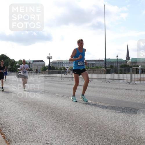 29.06.2025 - hella hamburg halbmarathon Lena Gebhardt http://msf.ph/oto/8328326 29.06.2025 09:48:48 Lombardsbrücke 1042, 5003, 1042, 1290, 1505, 1571, 1600, 1710, 2262, 2399, 2797, 3480, 3547, 4062, 4359, 4381, 5003, 5124, 5307, 5554, 5709, 6037, 6047, 6993, 7152, 7154, 7310, 7482, 7743, 7884, 8002, 8121, 8571, 9403, 9640, 9643, 10190, 10404, 10451, 10738, 10793, 10852, 10877, 11106, 11177, 11423, 12044, 12051, 12091, 12168, 12488, 12739, 12916, 13137, 13372, 13483, 13755, 13940, 13975, 15931 meine-sportfotos.de