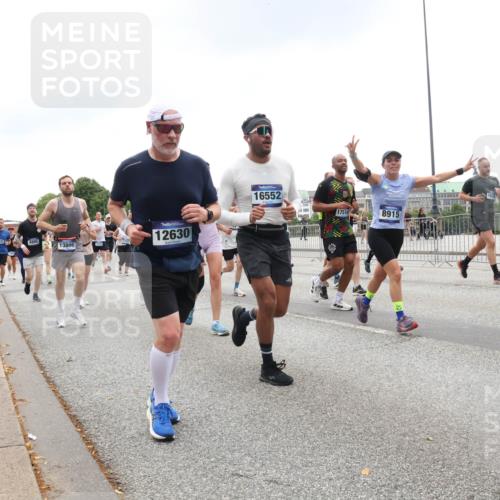 29.06.2025 - hella hamburg halbmarathon Lena Gebhardt http://msf.ph/oto/8328328 29.06.2025 10:47:27 Lombardsbrücke 13806, 12630, 16552, 17514, 8915, 1045, 1185, 1434, 1463, 1523, 1593, 1607, 1704, 1961, 2148, 2327, 2407, 2537, 2555, 2665, 2704, 2790, 2882, 2994, 3339, 4037, 4184, 4239, 4325, 4423, 4483, 4806, 4895, 4974, 4975, 5111, 5114, 5621, 5622, 5895, 6255, 6256, 6485, 6496, 6879, 6995, 7073, 7403, 7430, 7431, 7630, 7631, 7970, 8105, 8131, 8270, 8550, 8706, 8915, 8953, 8967, 9018, 9687, 10991, 11351, 11458, 11730, 11738, 11802, 12431 meine-sportfotos.de