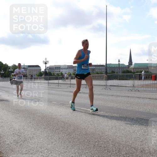 29.06.2025 - hella hamburg halbmarathon Lena Gebhardt http://msf.ph/oto/8328345 29.06.2025 09:48:48 Lombardsbrücke 1042, 10738, 5003, 1042, 1290, 1505, 1571, 1600, 1710, 2262, 2399, 2797, 3480, 3547, 4062, 4359, 4381, 5003, 5124, 5307, 5554, 5709, 6037, 6047, 6993, 7152, 7154, 7310, 7482, 7743, 7884, 8002, 8121, 8571, 9403, 9640, 9643, 10190, 10404, 10451, 10738, 10793, 10852, 10877, 11106, 11177, 11423, 12044, 12051, 12091, 12168, 12488, 12739, 12916, 13137, 13372, 13483, 13755, 13940, 13975, 15931 meine-sportfotos.de