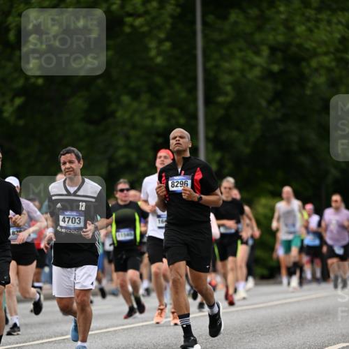 29.06.2025 - hella hamburg halbmarathon Dr. Thomas Lammeyer http://msf.ph/oto/8328370 29.06.2025 10:39:36 Kennedybrücke 1821, 1849, 2198, 2787, 3170, 3828, 3958, 4333, 4564, 4696, 4703, 4965, 5027, 5147, 5793, 6029, 6189, 6365, 6379, 6397, 6471, 6746, 7386, 7733, 8249, 8296, 9342, 9803, 10358, 10360, 10393, 10565, 10652, 11320, 11359 meine-sportfotos.de