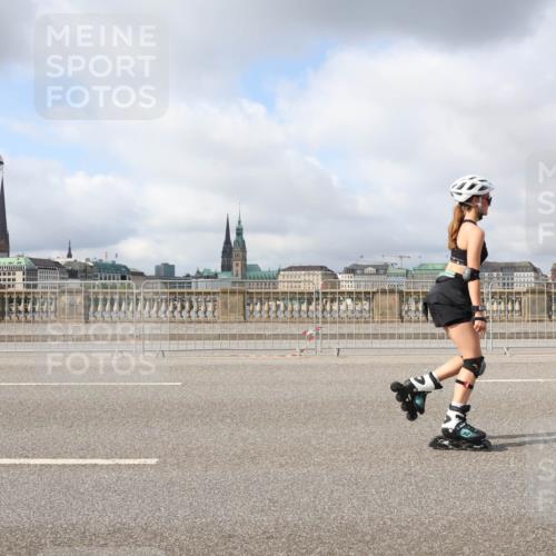 29.06.2025 - hella hamburg halbmarathon Lena Gebhardt http://msf.ph/oto/8328371 29.06.2025 09:08:21 Lombardsbrücke  meine-sportfotos.de