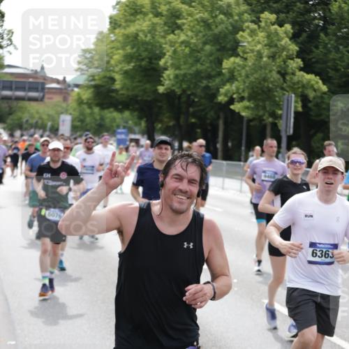 29.06.2025 - hella hamburg halbmarathon Jannik Wohlers http://msf.ph/oto/8328372 29.06.2025 10:40:01 Lombardsbrücke 1018, 1037, 2109, 2515, 2572, 2762, 2763, 3237, 3293, 3295, 3810, 4271, 4756, 4906, 5059, 5113, 5351, 5352, 5702, 5975, 6076, 6229, 6278, 6280, 6363, 6463, 6673, 6866, 6876, 7108, 7174, 7675, 7850, 8307, 8378, 8391, 8739, 9000, 9468, 10474, 11176, 11653, 11970, 11973, 12364, 12444, 12501, 12760, 12981, 13030, 13290, 13410, 13466, 13651, 14341, 14851, 15549, 15927, 15933, 16085, 16681, 16955, 17318, 17959, 18101, 18110, 18213, 18353, 18490, 18771, 18946 meine-sportfotos.de