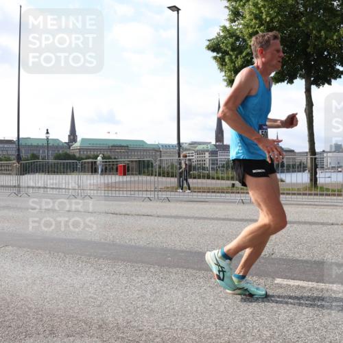 29.06.2025 - hella hamburg halbmarathon Lena Gebhardt http://msf.ph/oto/8328411 29.06.2025 09:48:49 Lombardsbrücke 1042, 1290, 1505, 1571, 1600, 1710, 2262, 2399, 2797, 3480, 3547, 4062, 4359, 4381, 5003, 5124, 5307, 5554, 5709, 6037, 6047, 6993, 7152, 7154, 7310, 7482, 7743, 7884, 8002, 8121, 8571, 9403, 9640, 9643, 10190, 10404, 10451, 10738, 10852, 10877, 11106, 11177, 11423, 12044, 12051, 12091, 12168, 12488, 12739, 12916, 13137, 13372, 13483, 13755, 13940, 13975, 14603, 15931 meine-sportfotos.de