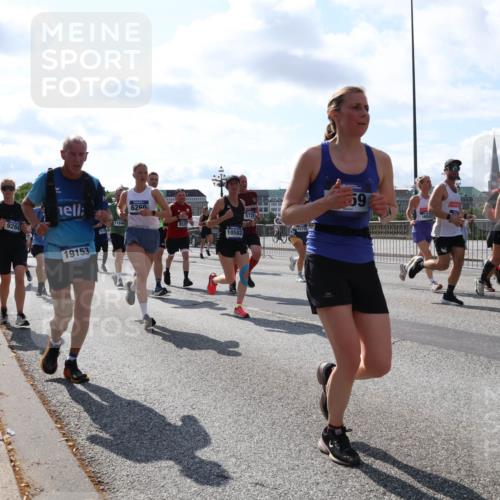 29.06.2025 - hella hamburg halbmarathon Lena Gebhardt http://msf.ph/oto/8328414 29.06.2025 10:00:19 Lombardsbrücke 9260, 19153, 11846, 6260, 10582, 572, 59, 16527, 1006, 1019, 1125, 1180, 1239, 1264, 1526, 1544, 1568, 1681, 1834, 1914, 2027, 2086, 2099, 2159, 2236, 2346, 2348, 2364, 2426, 2447, 2582, 2584, 2606, 2652, 2676, 2677, 2730, 2910, 2982, 3042, 3177, 3181, 3319, 3400, 3794, 3836, 3861, 3898, 4013, 4231, 4419, 4579, 4594, 4632, 4767, 4772, 4796, 4813, 4940, 4945, 5272, 5341, 5643, 5728, 6082, 6084, 6104, 6174, 6201, 6202, 6220, 6260, 6462, 6470, 6581, 6587 meine-sportfotos.de