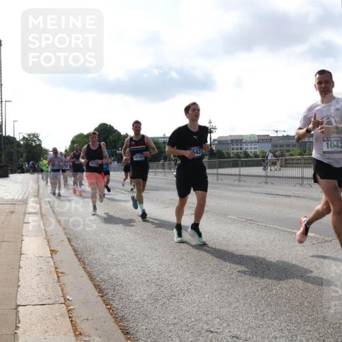 29.06.2025 - hella hamburg halbmarathon Lena Gebhardt http://msf.ph/oto/8328439 29.06.2025 09:48:50 Lombardsbrücke 15161, 1073, 43, 1042, 1042, 1290, 1505, 1571, 1600, 1710, 2262, 2399, 2797, 3480, 3547, 4062, 4359, 4381, 5003, 5124, 5307, 5554, 5709, 6037, 6047, 6993, 7152, 7154, 7310, 7482, 7743, 7884, 8002, 8121, 8571, 9403, 9640, 9643, 10190, 10404, 10451, 10738, 10852, 10877, 11106, 11177, 11423, 12044, 12051, 12091, 12168, 12488, 12739, 12916, 13064, 13137, 13372, 13483, 13755, 13940, 13975, 14075, 14603, 15931 meine-sportfotos.de