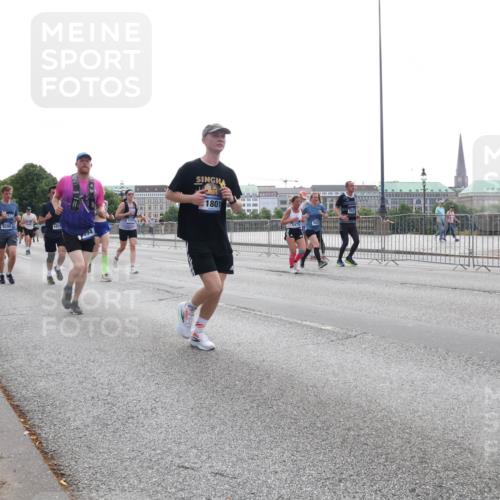 29.06.2025 - hella hamburg halbmarathon Lena Gebhardt http://msf.ph/oto/8328459 29.06.2025 10:37:48 Lombardsbrücke 101, 1801, 094, 7321, 9288, 1337, 1475, 1578, 1799, 1819, 1901, 1985, 2016, 2199, 2486, 2640, 2786, 2853, 3230, 3246, 3633, 3880, 4921, 5139, 5171, 5186, 5522, 5790, 5875, 6243, 6362, 6697, 6821, 6955, 7085, 7118, 7124, 7235, 7244, 7321, 7350, 7544, 7629, 7696, 7777, 7823, 8843, 8985, 9247, 9288, 9524, 9895, 10159, 10506, 10836, 11087, 11543, 12123, 12254, 12472, 12824, 16680, 17798 meine-sportfotos.de