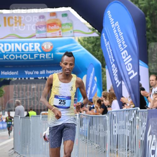 29.06.2025 - hella hamburg halbmarathon Strokosch-Dieckow http://msf.ph/oto/8328475 29.06.2025 10:02:21 Ziel 2, 22, 25 meine-sportfotos.de