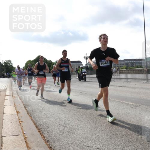 29.06.2025 - hella hamburg halbmarathon Lena Gebhardt http://msf.ph/oto/8328504 29.06.2025 09:48:50 Lombardsbrücke 161, 10738, 9643, 1042, 1290, 1505, 1571, 1600, 1710, 2262, 2399, 2797, 3480, 3547, 4062, 4359, 4381, 5003, 5124, 5307, 5554, 5709, 6037, 6047, 6993, 7152, 7154, 7310, 7482, 7743, 7884, 8002, 8121, 8571, 9403, 9640, 9643, 10190, 10404, 10451, 10738, 10852, 10877, 11106, 11177, 11423, 12044, 12051, 12091, 12168, 12488, 12739, 12916, 13064, 13137, 13372, 13483, 13755, 13940, 13975, 14075, 14603, 15931 meine-sportfotos.de