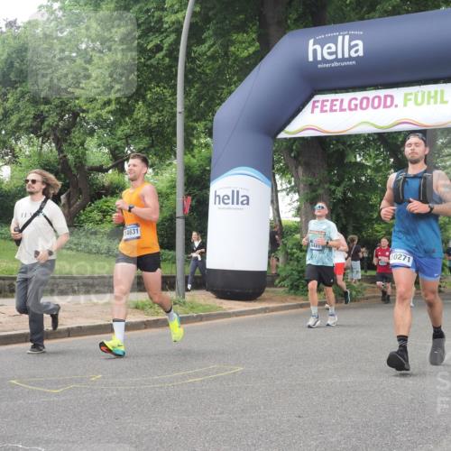 29.06.2025 - hella hamburg halbmarathon KatJ http://msf.ph/oto/8328508 29.06.2025 10:46:49 Zwischen KM18-KM19 3780, 6327, 8481 meine-sportfotos.de