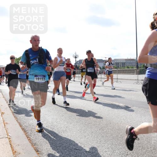 29.06.2025 - hella hamburg halbmarathon Lena Gebhardt http://msf.ph/oto/8328525 29.06.2025 10:00:19 Lombardsbrücke 9260, 149, 19153, 260, 8531, 10582, 71, 1006, 1019, 1125, 1180, 1239, 1264, 1526, 1544, 1568, 1681, 1834, 1914, 2027, 2086, 2099, 2159, 2236, 2346, 2348, 2364, 2426, 2447, 2582, 2584, 2606, 2652, 2676, 2677, 2730, 2910, 2982, 3042, 3177, 3181, 3319, 3400, 3794, 3836, 3861, 3898, 4013, 4231, 4419, 4579, 4594, 4632, 4767, 4772, 4796, 4813, 4940, 4945, 5272, 5341, 5643, 5728, 6082, 6084, 6104, 6174, 6201, 6202, 6220, 6260, 6462, 6470, 6581, 6587 meine-sportfotos.de