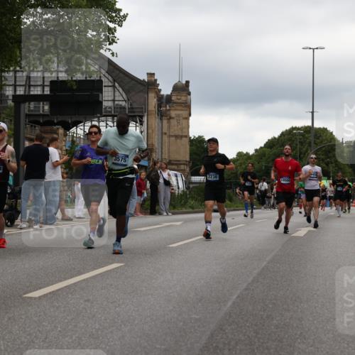 29.06.2025 - hella hamburg halbmarathon Yannick Fuchs http://msf.ph/oto/8328594 29.06.2025 10:51:37 20KM 1200, 1239, 1563, 1611, 2025, 2236, 2606, 2652, 2759, 2806, 2883, 3093, 3141, 3575, 4261, 4426, 4467, 4579, 5015, 5134, 5391, 5457, 5458, 6281, 6302, 6531, 6892, 7159, 7833, 9450, 10383, 10408, 10599, 12144, 12509, 12773, 13465, 13664, 15090, 15189, 15229, 15349, 16418, 16517, 17455, 17543, 17758, 18508 meine-sportfotos.de