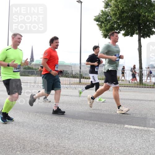 29.06.2025 - hella hamburg halbmarathon Lena Gebhardt http://msf.ph/oto/8328605 29.06.2025 10:23:39 Lombardsbrücke 1840, 188, 808, 1048, 1304, 1362, 1545, 2125, 2489, 2925, 4122, 4391, 4646, 4728, 4793, 4990, 5055, 5160, 5358, 5406, 6502, 6747, 7029, 7820, 8031, 8149, 8181, 8502, 8676, 8687, 8688, 8716, 8918, 8920, 9217, 9301, 9603, 9715, 9877, 10649, 10739, 11044, 11300, 11454, 11793, 11798, 11879, 12073, 12874, 13149, 14265, 14338, 14510, 14512, 14521, 14821, 15709, 15739, 15853, 16185, 16251, 16416, 16558, 17013, 17099, 17199, 17207, 17299, 17719 meine-sportfotos.de