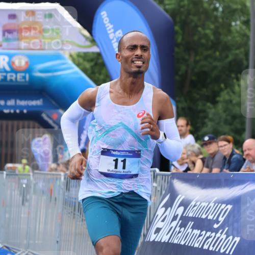 29.06.2025 - hella hamburg halbmarathon Strokosch-Dieckow http://msf.ph/oto/8328622 29.06.2025 10:02:15 Ziel 11, 25 meine-sportfotos.de