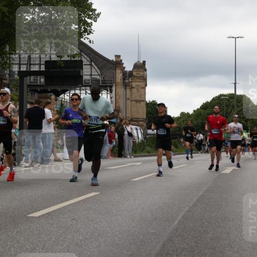 29.06.2025 - hella hamburg halbmarathon Yannick Fuchs http://msf.ph/oto/8328661 29.06.2025 10:51:37 20KM 1200, 1239, 1563, 1611, 2025, 2236, 2606, 2652, 2759, 2806, 2883, 3093, 3141, 3575, 4261, 4426, 4467, 4579, 5015, 5134, 5391, 5457, 5458, 6281, 6302, 6531, 6892, 7159, 7833, 9450, 10383, 10408, 10599, 12144, 12509, 12773, 13465, 13664, 15090, 15189, 15229, 15349, 16418, 16517, 17455, 17543, 17758, 18508 meine-sportfotos.de