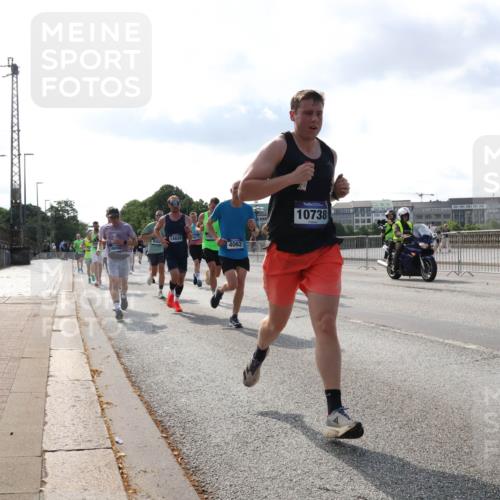 29.06.2025 - hella hamburg halbmarathon Lena Gebhardt http://msf.ph/oto/8328666 29.06.2025 09:48:51 Lombardsbrücke 14820, 1170, 4062, 10738, 1042, 1290, 1505, 1571, 1600, 1603, 1710, 2262, 2399, 2797, 3480, 3547, 4062, 4359, 4381, 5003, 5124, 5307, 5554, 5709, 6037, 6047, 6993, 7152, 7154, 7310, 7482, 7743, 7884, 8002, 8121, 8571, 9403, 9640, 9643, 10190, 10404, 10451, 10738, 10852, 10877, 11106, 11177, 11423, 12044, 12051, 12091, 12168, 12488, 12739, 12916, 13064, 13137, 13372, 13483, 13755, 13940, 13975, 14075, 14603, 15931 meine-sportfotos.de