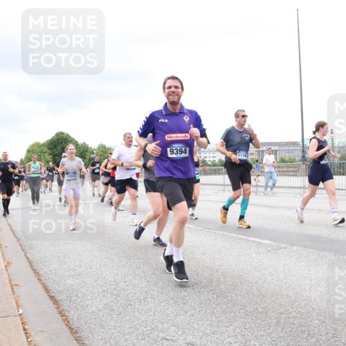 29.06.2025 - hella hamburg halbmarathon Lena Gebhardt http://msf.ph/oto/8328685 29.06.2025 10:57:59 Lombardsbrücke 15800, 9394, 11193, 1001, 1123, 1242, 1248, 1265, 1388, 1643, 2015, 2043, 2169, 2273, 2275, 2451, 2567, 2900, 3191, 3385, 3433, 3644, 3936, 3954, 4059, 4117, 4197, 4429, 4521, 4830, 5104, 5632, 5676, 5736, 5782, 6316, 6337, 6825, 6857, 6916, 7172, 7193, 7262, 7556, 7720, 7783, 7977, 7990, 8076, 8159, 8439, 8440, 8441, 8442, 8474, 8512, 8708, 8713, 8773, 8888, 9059, 9180, 9233, 9318, 9319, 9394, 9398, 9436, 9481, 9496, 9613, 9832 meine-sportfotos.de