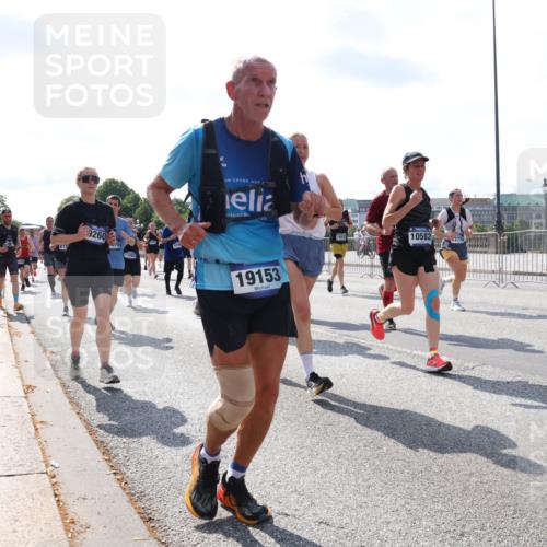 29.06.2025 - hella hamburg halbmarathon Lena Gebhardt http://msf.ph/oto/8328693 29.06.2025 10:00:19 Lombardsbrücke 1273, 9260, 11063, 19153, 16521, 10582, 2774, 16527, 1006, 1019, 1125, 1180, 1239, 1264, 1526, 1544, 1568, 1681, 1834, 1914, 2027, 2086, 2099, 2159, 2236, 2346, 2348, 2364, 2426, 2447, 2582, 2584, 2606, 2652, 2676, 2677, 2730, 2910, 2982, 3042, 3177, 3181, 3319, 3400, 3794, 3836, 3861, 3898, 4013, 4231, 4419, 4579, 4594, 4632, 4767, 4772, 4796, 4813, 4940, 4945, 5272, 5341, 5643, 5728, 6082, 6084, 6104, 6174, 6201, 6202, 6220, 6260, 6462, 6470, 6581, 6587 meine-sportfotos.de