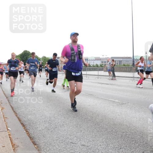 29.06.2025 - hella hamburg halbmarathon Lena Gebhardt http://msf.ph/oto/8328845 29.06.2025 10:37:49 Lombardsbrücke 7321, 9288, 10159, 11801, 1337, 1475, 1578, 1799, 1901, 1985, 2199, 2486, 2640, 2786, 2853, 3230, 3246, 3633, 3880, 4921, 5139, 5171, 5186, 5522, 5713, 5790, 5875, 6199, 6243, 6362, 6697, 6821, 6955, 7085, 7118, 7124, 7235, 7244, 7321, 7350, 7544, 7629, 7696, 7777, 7823, 8843, 8985, 9247, 9288, 9524, 9895, 10159, 10506, 10836, 11087, 11543, 12123, 12254, 12472, 12824, 16680, 17798 meine-sportfotos.de