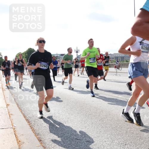 29.06.2025 - hella hamburg halbmarathon Lena Gebhardt http://msf.ph/oto/8328875 29.06.2025 10:00:20 Lombardsbrücke 846, 2730, 9260, 1180, 8531, 6260, 12774, 1006, 1019, 1125, 1180, 1239, 1264, 1526, 1544, 1568, 1681, 1914, 2027, 2086, 2099, 2159, 2236, 2346, 2348, 2364, 2426, 2447, 2582, 2584, 2606, 2652, 2676, 2677, 2730, 2910, 2982, 3042, 3177, 3181, 3319, 3400, 3794, 3836, 3861, 3898, 4013, 4231, 4419, 4579, 4594, 4632, 4767, 4772, 4796, 4813, 4940, 4945, 5272, 5341, 5643, 5728, 6082, 6084, 6104, 6174, 6201, 6220, 6260, 6462, 6470, 6581, 6587 meine-sportfotos.de