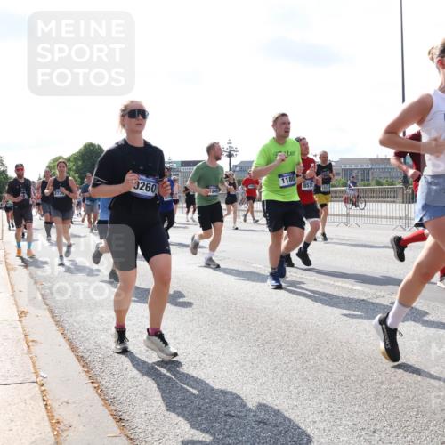 29.06.2025 - hella hamburg halbmarathon Lena Gebhardt http://msf.ph/oto/8328913 29.06.2025 10:00:20 Lombardsbrücke 9260, 1180, 846, 8531, 1076, 16521, 6260, 10582, 1006, 1019, 1125, 1180, 1239, 1264, 1526, 1544, 1568, 1681, 1914, 2027, 2086, 2099, 2159, 2236, 2346, 2348, 2364, 2426, 2447, 2582, 2584, 2606, 2652, 2676, 2677, 2730, 2910, 2982, 3042, 3177, 3181, 3319, 3400, 3794, 3836, 3861, 3898, 4013, 4231, 4419, 4579, 4594, 4632, 4767, 4772, 4796, 4813, 4940, 4945, 5272, 5341, 5643, 5728, 6082, 6084, 6104, 6174, 6201, 6220, 6260, 6462, 6470, 6581, 6587 meine-sportfotos.de