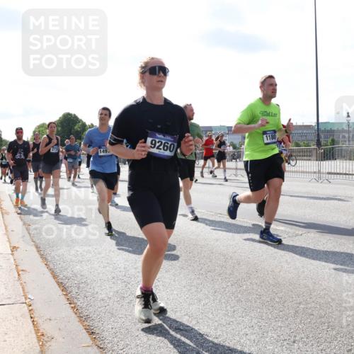 29.06.2025 - hella hamburg halbmarathon Lena Gebhardt http://msf.ph/oto/8329001 29.06.2025 10:00:20 Lombardsbrücke 2730, 149, 9260, 572, 1180, 127, 1006, 1019, 1125, 1180, 1239, 1264, 1526, 1544, 1568, 1681, 1914, 2027, 2086, 2099, 2159, 2236, 2346, 2348, 2364, 2426, 2447, 2582, 2584, 2606, 2652, 2676, 2677, 2730, 2910, 2982, 3042, 3177, 3181, 3319, 3400, 3794, 3836, 3861, 3898, 4013, 4231, 4419, 4579, 4594, 4632, 4767, 4772, 4796, 4813, 4940, 4945, 5272, 5341, 5643, 5728, 6082, 6084, 6104, 6174, 6201, 6220, 6260, 6462, 6470, 6581, 6587 meine-sportfotos.de