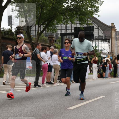 29.06.2025 - hella hamburg halbmarathon Yannick Fuchs http://msf.ph/oto/8329003 29.06.2025 10:51:37 20KM 1200, 1239, 1563, 1611, 2025, 2236, 2606, 2652, 2759, 2806, 2883, 3093, 3141, 3575, 4261, 4426, 4467, 4579, 5015, 5134, 5391, 5457, 5458, 6281, 6302, 6531, 6892, 7159, 7833, 9450, 10383, 10408, 10599, 12144, 12509, 12773, 13465, 13664, 15090, 15189, 15229, 15349, 16418, 16517, 17455, 17543, 17758, 18508 meine-sportfotos.de