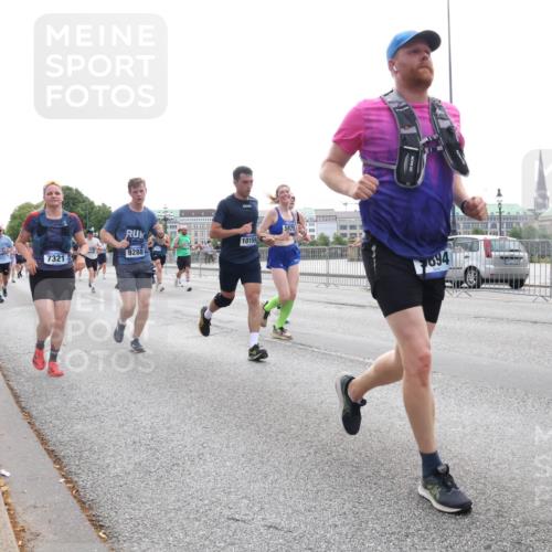 29.06.2025 - hella hamburg halbmarathon Lena Gebhardt http://msf.ph/oto/8329012 29.06.2025 10:37:50 Lombardsbrücke 10159, 9288, 7321, 5875, 694, 552, 1337, 1475, 1578, 1799, 1901, 1985, 2199, 2486, 2640, 2786, 2853, 3230, 3246, 3633, 3880, 4921, 5139, 5171, 5186, 5522, 5713, 5790, 5875, 6199, 6243, 6362, 6697, 6821, 6955, 7085, 7118, 7124, 7244, 7321, 7350, 7544, 7629, 7696, 7777, 8843, 8985, 9247, 9288, 9524, 9895, 10159, 10506, 10836, 11087, 11543, 12123, 12254, 12472, 12824, 16680, 17798 meine-sportfotos.de
