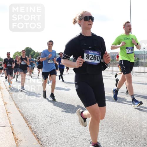 29.06.2025 - hella hamburg halbmarathon Lena Gebhardt http://msf.ph/oto/8329040 29.06.2025 10:00:21 Lombardsbrücke 14970, 2730, 9260, 1180, 1006, 1019, 1125, 1180, 1239, 1264, 1526, 1544, 1568, 1681, 1914, 2027, 2086, 2099, 2159, 2236, 2346, 2348, 2364, 2426, 2447, 2582, 2584, 2606, 2652, 2676, 2677, 2730, 2910, 2982, 3042, 3177, 3181, 3319, 3400, 3794, 3861, 3898, 4013, 4231, 4419, 4579, 4594, 4632, 4767, 4772, 4796, 4813, 4940, 4945, 5272, 5341, 5643, 5728, 6082, 6084, 6104, 6174, 6201, 6220, 6260, 6462, 6470, 6581, 6587, 10599 meine-sportfotos.de