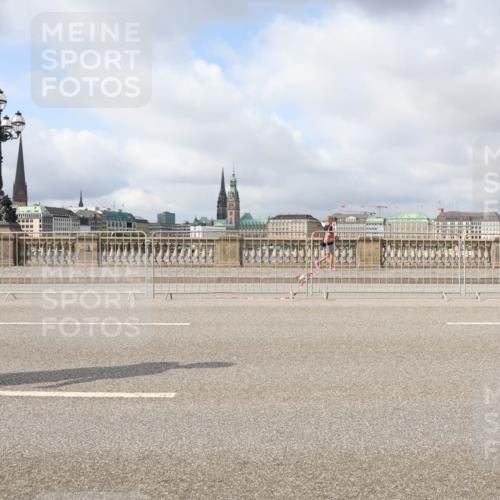 29.06.2025 - hella hamburg halbmarathon Lena Gebhardt http://msf.ph/oto/8329119 29.06.2025 09:08:38 Lombardsbrücke  meine-sportfotos.de