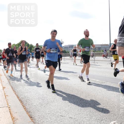 29.06.2025 - hella hamburg halbmarathon Lena Gebhardt http://msf.ph/oto/8329125 29.06.2025 10:00:21 Lombardsbrücke 1264, 2730, 14970, 1846, 1006, 1019, 1125, 1180, 1239, 1264, 1526, 1544, 1568, 1681, 1914, 2027, 2086, 2099, 2159, 2236, 2346, 2348, 2364, 2426, 2447, 2582, 2584, 2606, 2652, 2676, 2677, 2730, 2910, 2982, 3042, 3177, 3181, 3319, 3400, 3794, 3861, 3898, 4013, 4231, 4419, 4579, 4594, 4632, 4767, 4772, 4796, 4813, 4940, 4945, 5272, 5341, 5643, 5728, 6082, 6084, 6104, 6174, 6201, 6220, 6260, 6462, 6470, 6581, 6587, 10599 meine-sportfotos.de