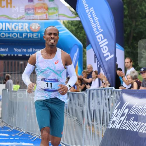29.06.2025 - hella hamburg halbmarathon Strokosch-Dieckow http://msf.ph/oto/8329133 29.06.2025 10:02:15 Ziel 11, 25 meine-sportfotos.de