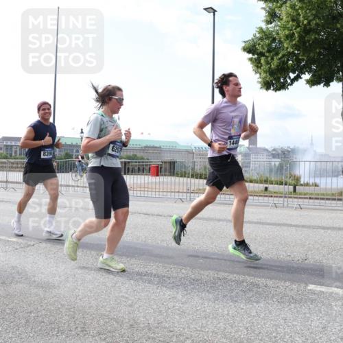 29.06.2025 - hella hamburg halbmarathon Lena Gebhardt http://msf.ph/oto/8329188 29.06.2025 10:13:02 Lombardsbrücke 8405, 8398, 6207, 1440, 1020, 1051, 1249, 1747, 1851, 1939, 2531, 2891, 2942, 2961, 3218, 3360, 3728, 4532, 5150, 6207, 6489, 7873, 7907, 8398, 8405, 8913, 8917, 8971, 9141, 10067, 10402, 11025, 11720, 12456, 12492, 13566, 13816, 14404, 14540, 14869, 15012, 15369, 15531, 15922, 16030, 16255, 16323, 16437, 16826, 16911, 17061, 17699, 17988, 17994, 18048, 18178, 18320, 18530, 18732 meine-sportfotos.de