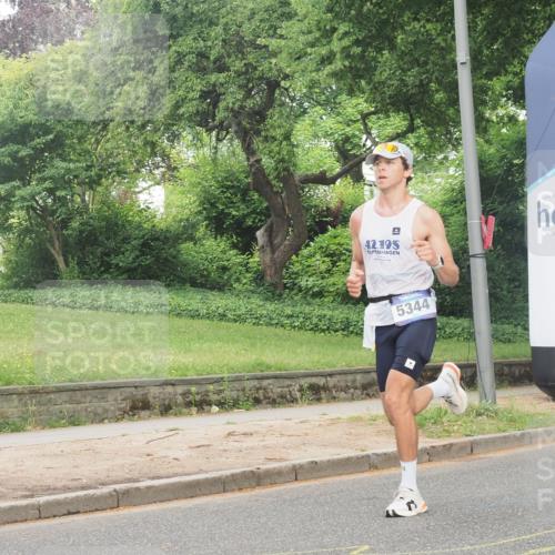 29.06.2025 - hella hamburg halbmarathon KatJ http://msf.ph/oto/8329189 29.06.2025 10:17:13 Zwischen KM18-KM19 1065, 5344 meine-sportfotos.de